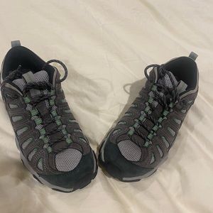 Oboz woman size 8 hiking shoes